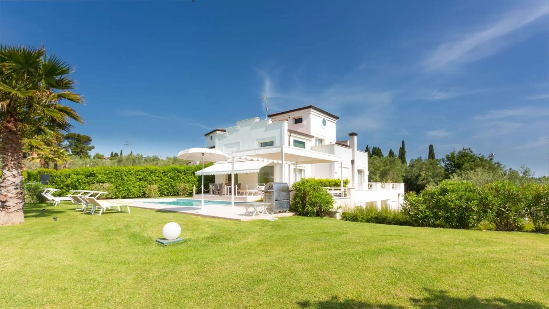 Villa Surya 8&2, Emma Villas Santa Maria di Scacciano